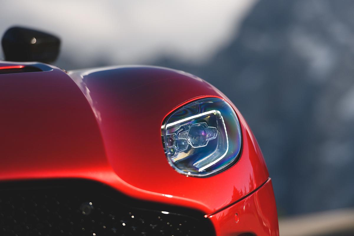 AM_DBS_SUPERLEGGERA__HYPER_RED_092_28160