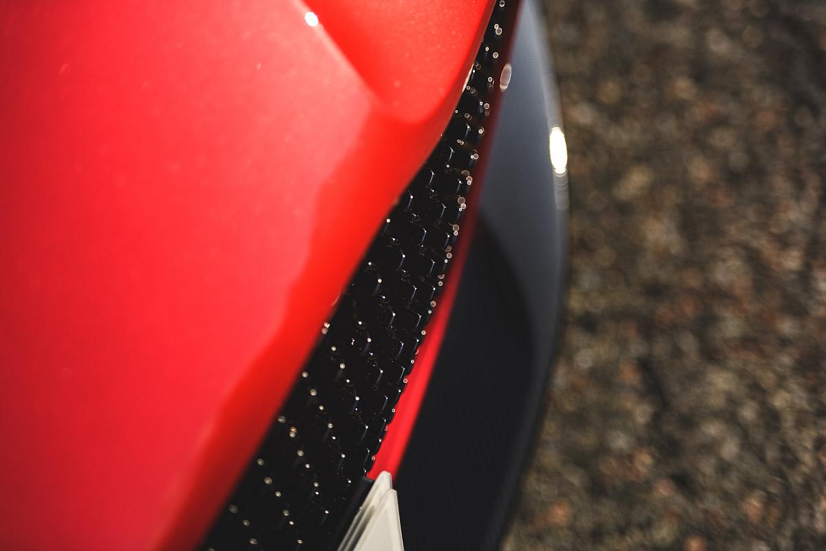 AM_DBS_SUPERLEGGERA__HYPER_RED_097_28165