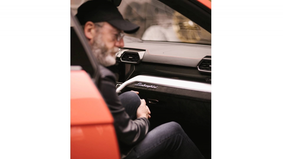 liam-cunningham-lamborghini-3-960×600