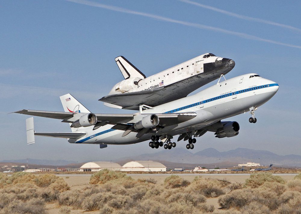 1200px-Boeing_747_SCA_Endeavour_2012