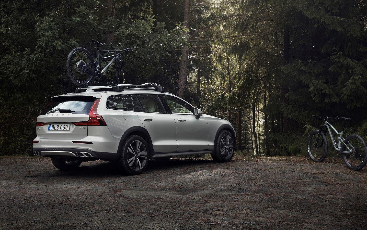 New Volvo V60 Cross Country exterior