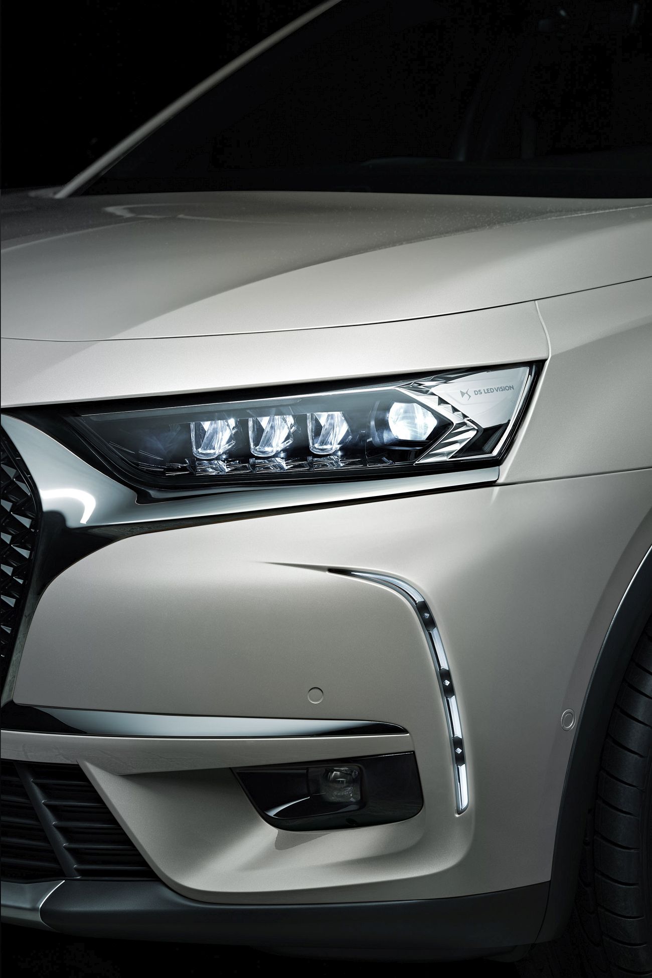 DS 7 CROSSBACK – E-Tense 4×4 008
