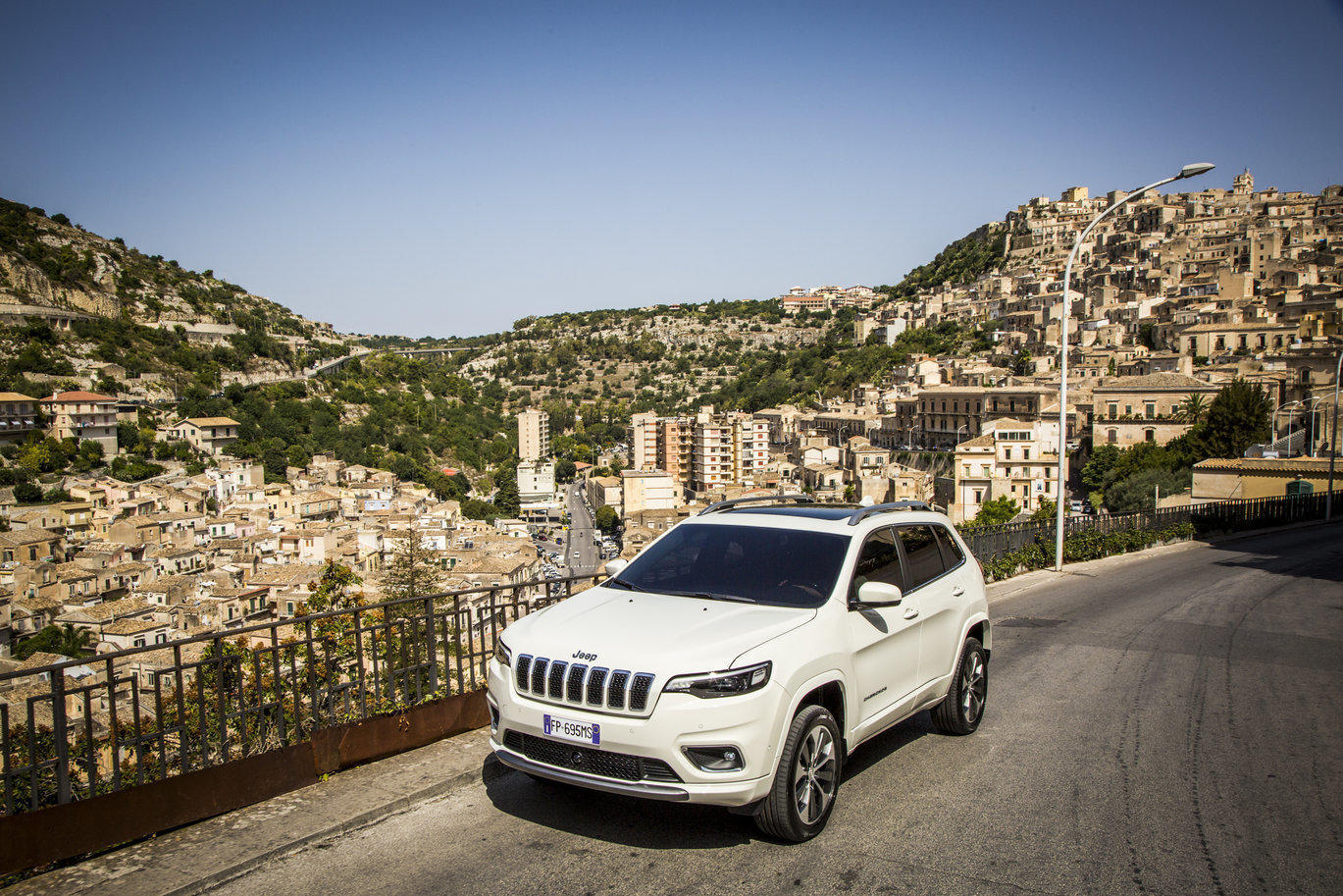 rsz_new_jeep_cherokee_overland_26