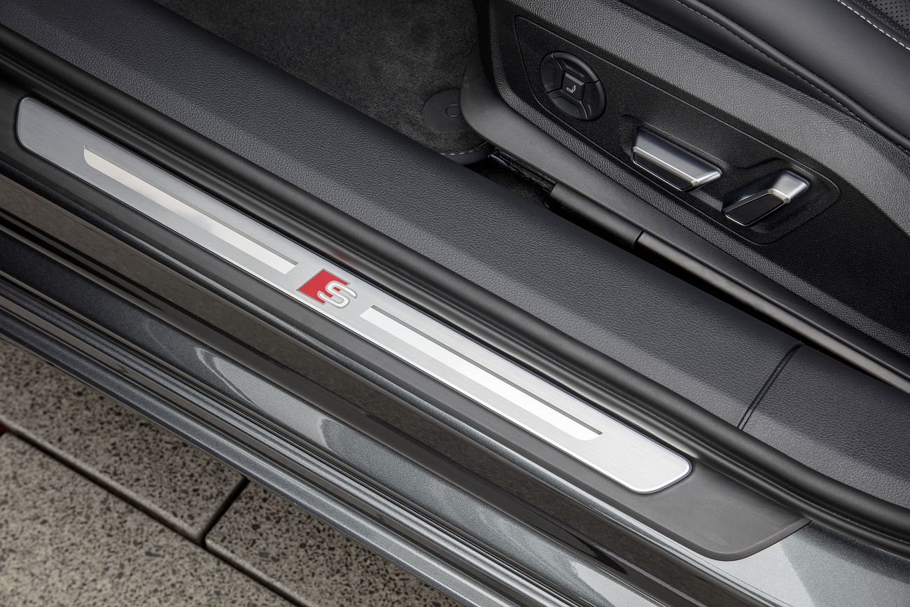 Audi A6_Avant_Daytona Grey_044