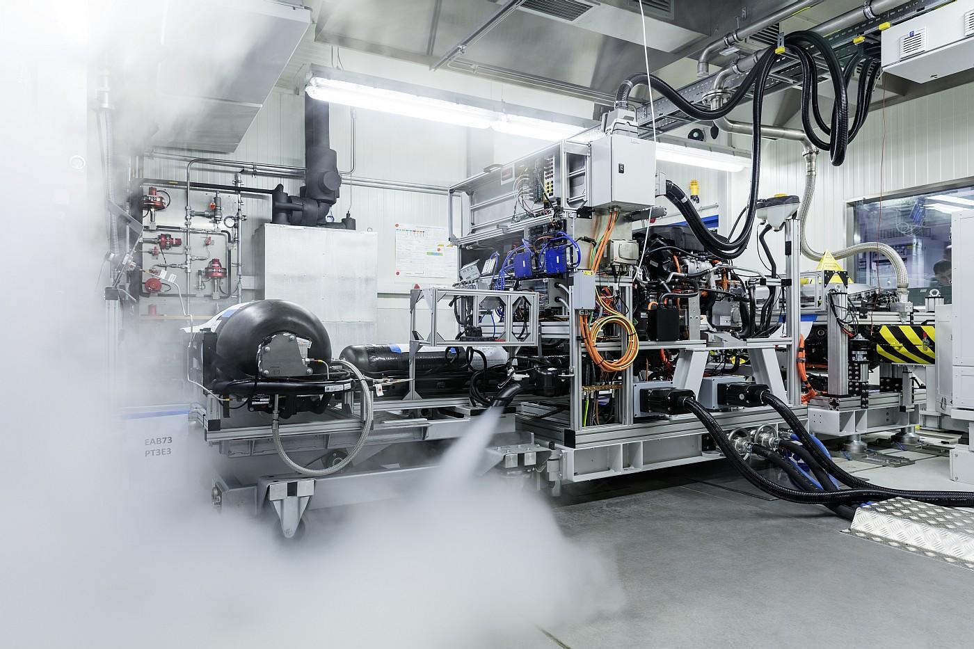Exklusive Einblicke in die Entwicklung und Erprobung des GLC F-CELL: Die nächste Generation Brennstoffzellenfahrzeuge von Mercedes-Benz auf dem Weg zur Serienreife

Exclusive insights into the development and testing of the GLC F-CELL: The next generation