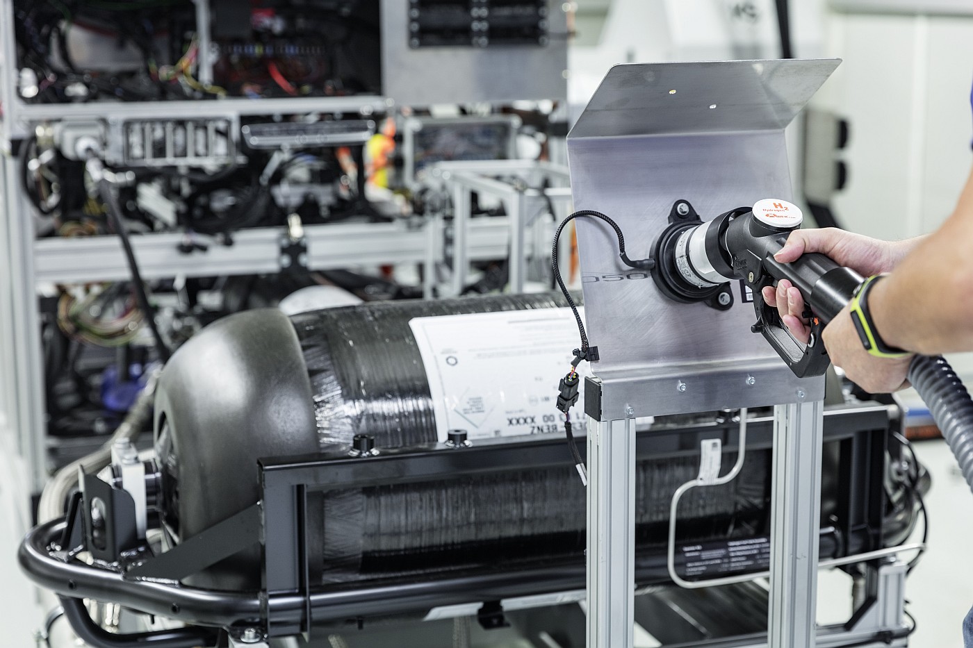 Exklusive Einblicke in die Entwicklung und Erprobung des GLC F-CELL: Die nächste Generation Brennstoffzellenfahrzeuge von Mercedes-Benz auf dem Weg zur Serienreife

Exclusive insights into the development and testing of the GLC F-CELL: The next generation
