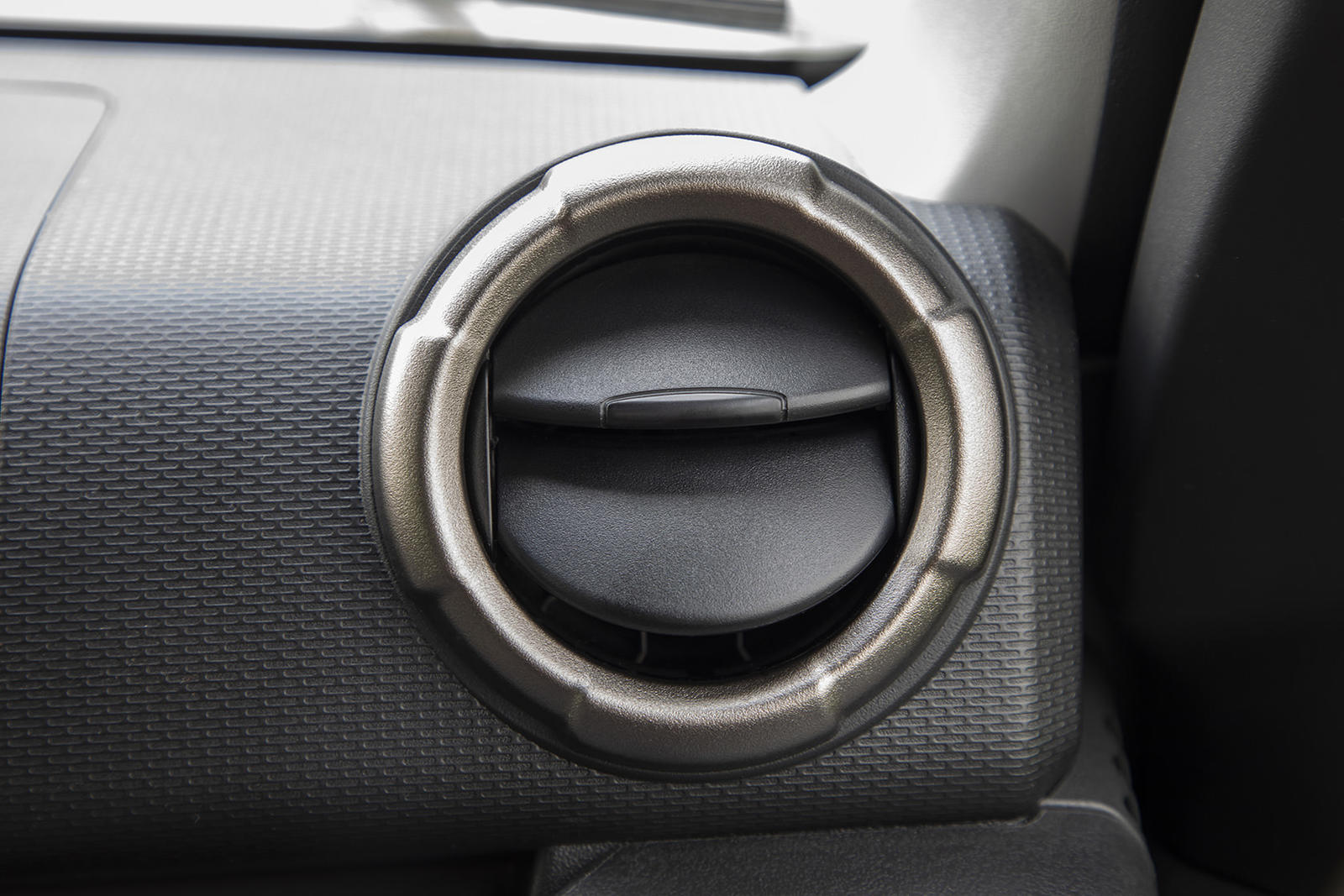 Suzuki-All-New-Jimny-14
