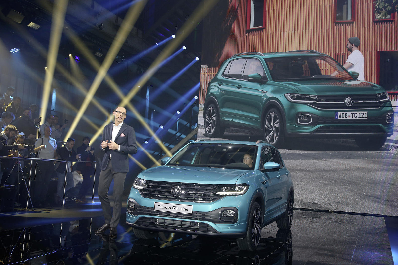 World Premiere of the all-new T-Cross: Volkswagen expands its fa