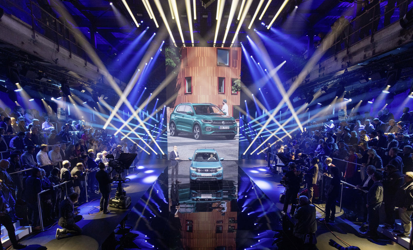 World Premiere of the all-new T-Cross: Volkswagen expands its fa