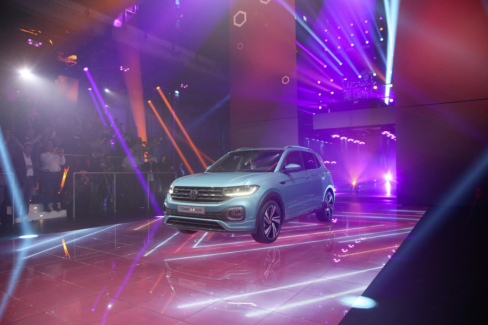 World Premiere of the all-new T-Cross: Volkswagen expands its fa