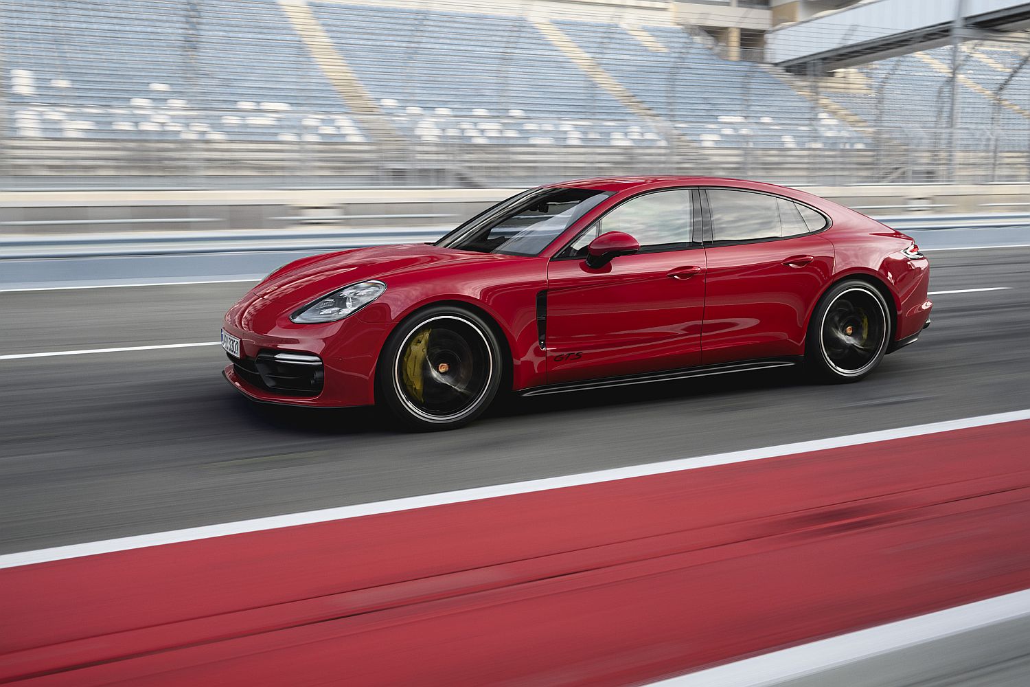 porsche panamera GTS 2018 (1)