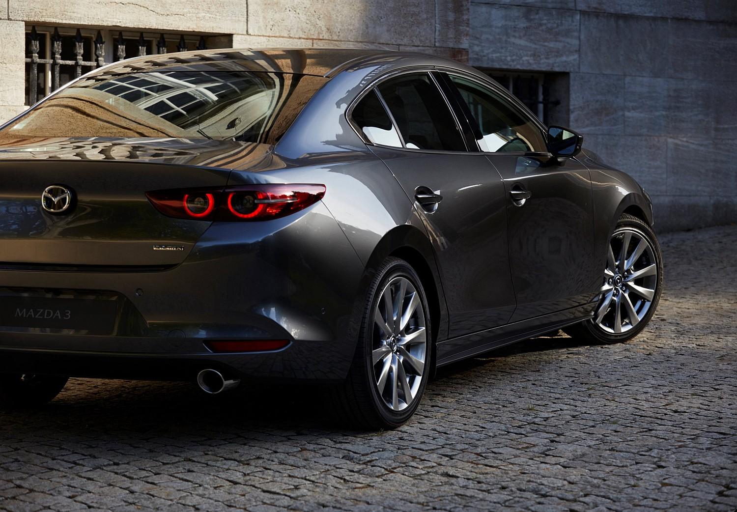 20_All-New-Mazda3_SDN_EXT_lowres
