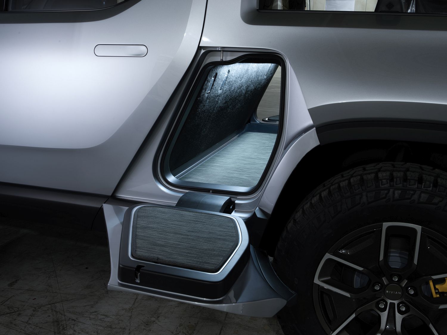 B.-Rivian_R1T_Gear_Tunnel_2