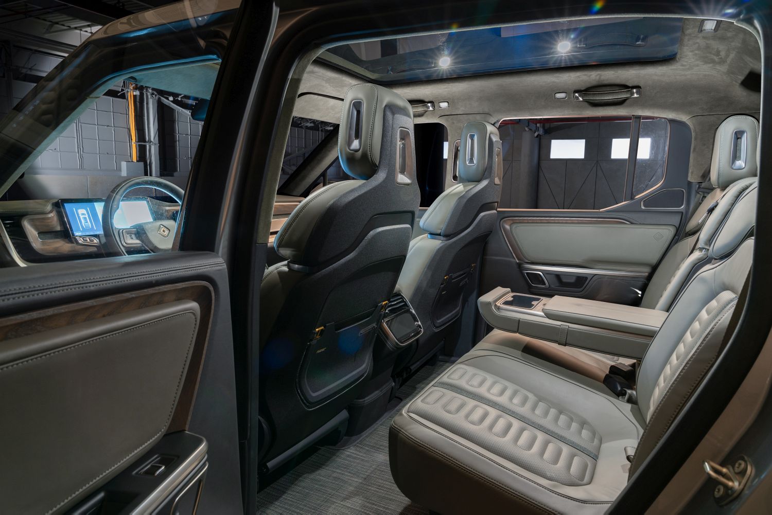 B.-Rivian_R1T_Interior_Rear