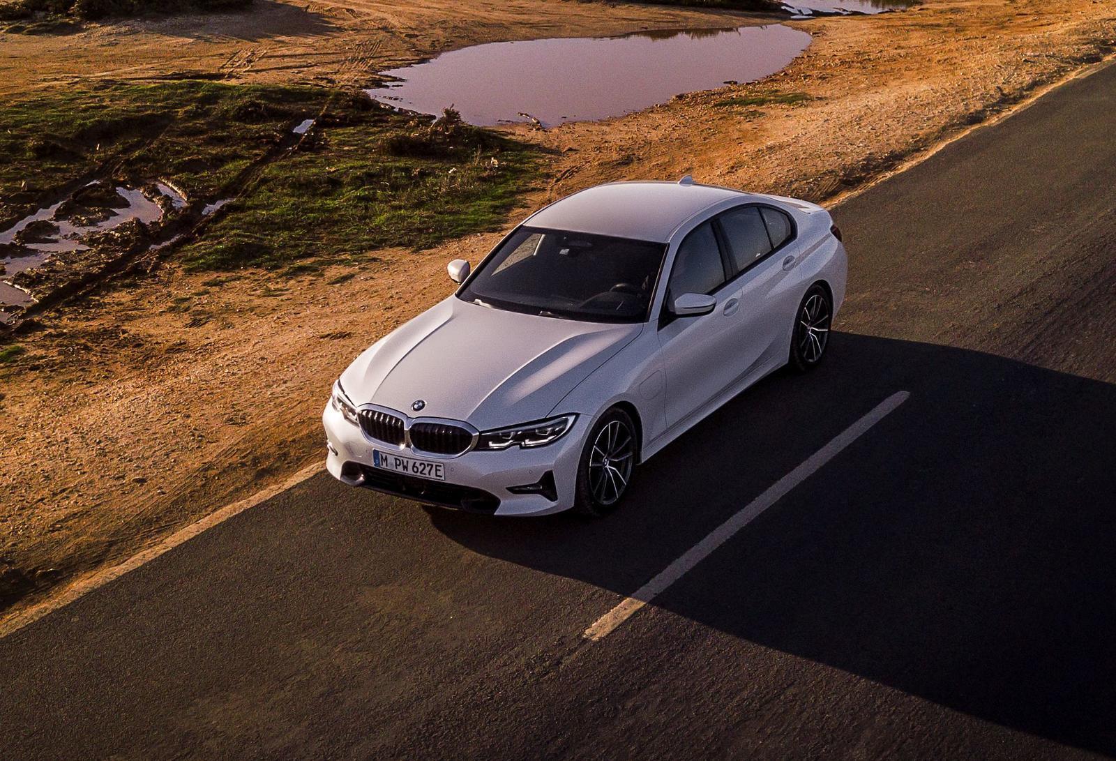 BMW 330e Berlina (2)