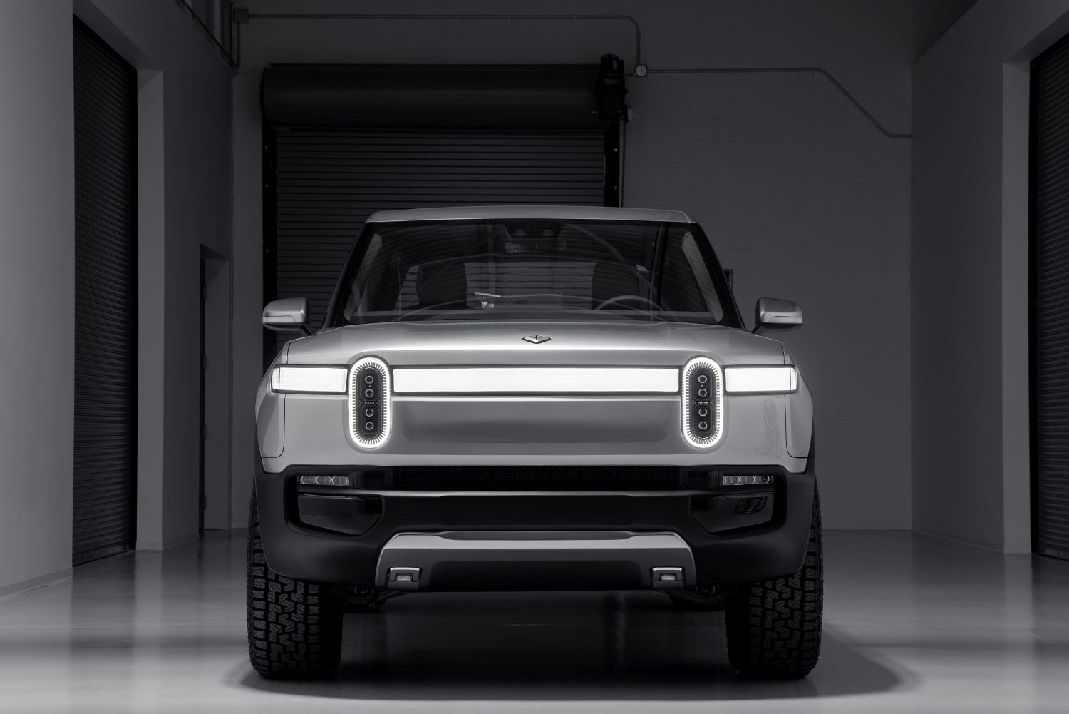 D.-Rivian_R1T_Front_End