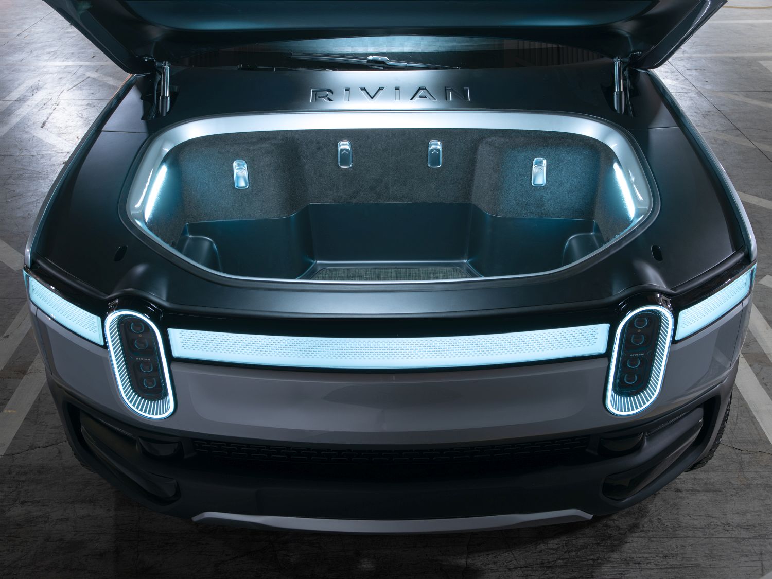 D.-Rivian_R1T_Frunk_2