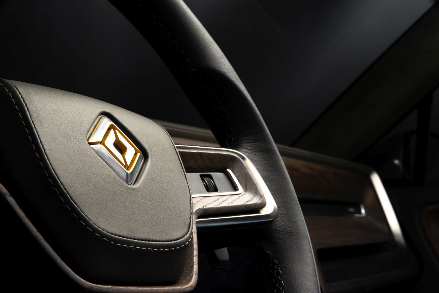 E.-Rivian_R1T_Steering_Wheel_Detail