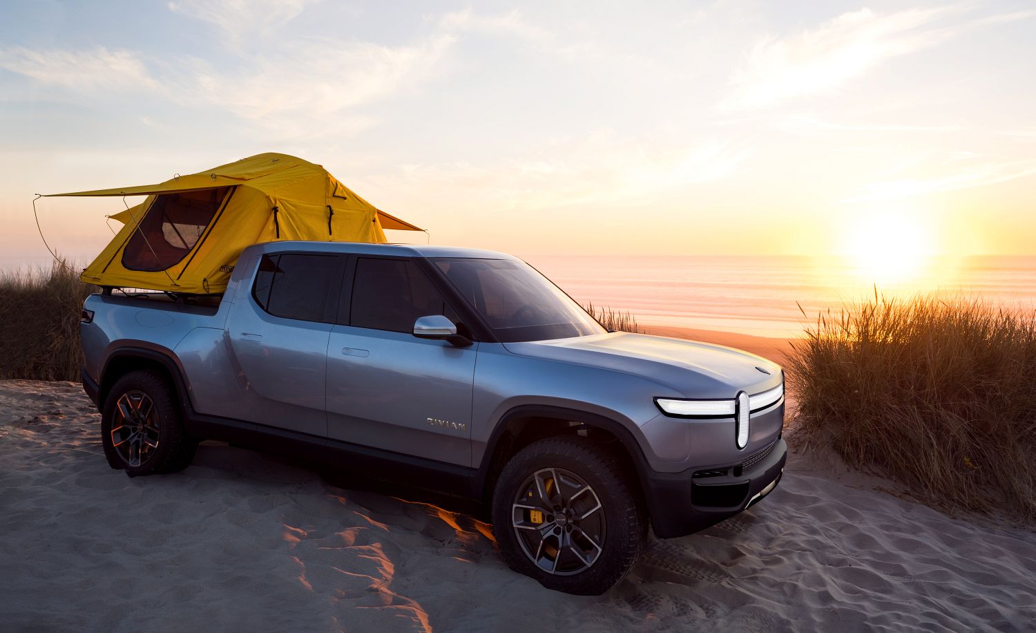 H.-Rivian_R1T_Beach