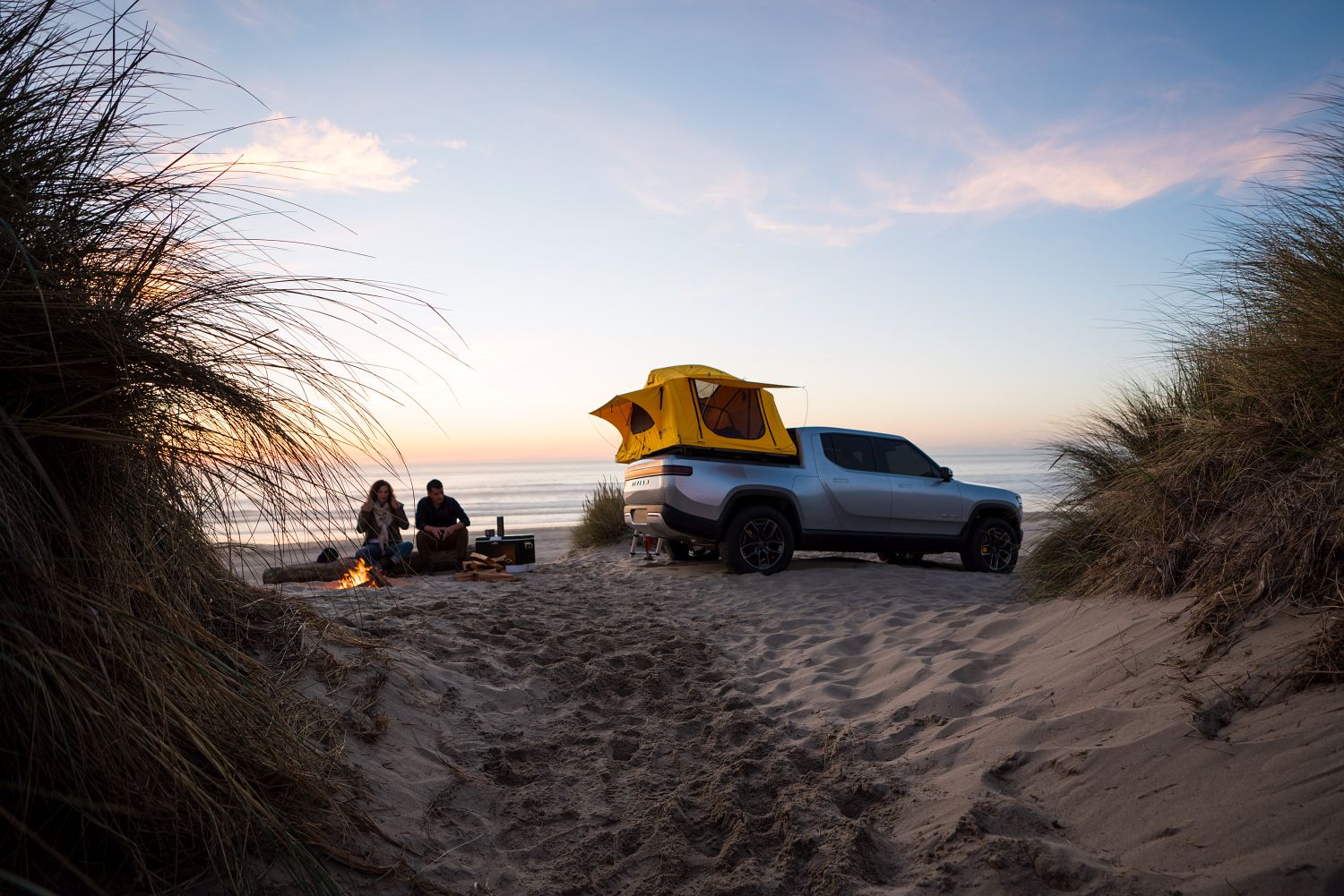 I.-Rivian_R1T_Beach_2