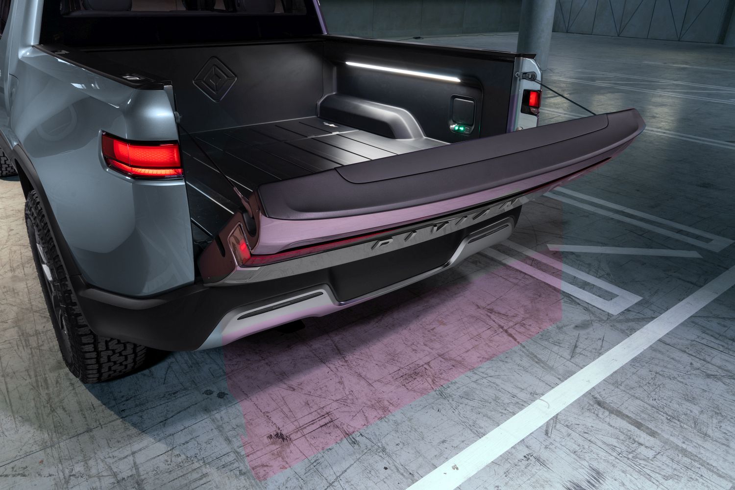 I.-Rivian_R1T_Tailgate_Opening