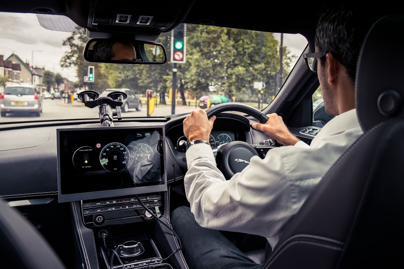 Jaguar Land Rover semaforos (1)