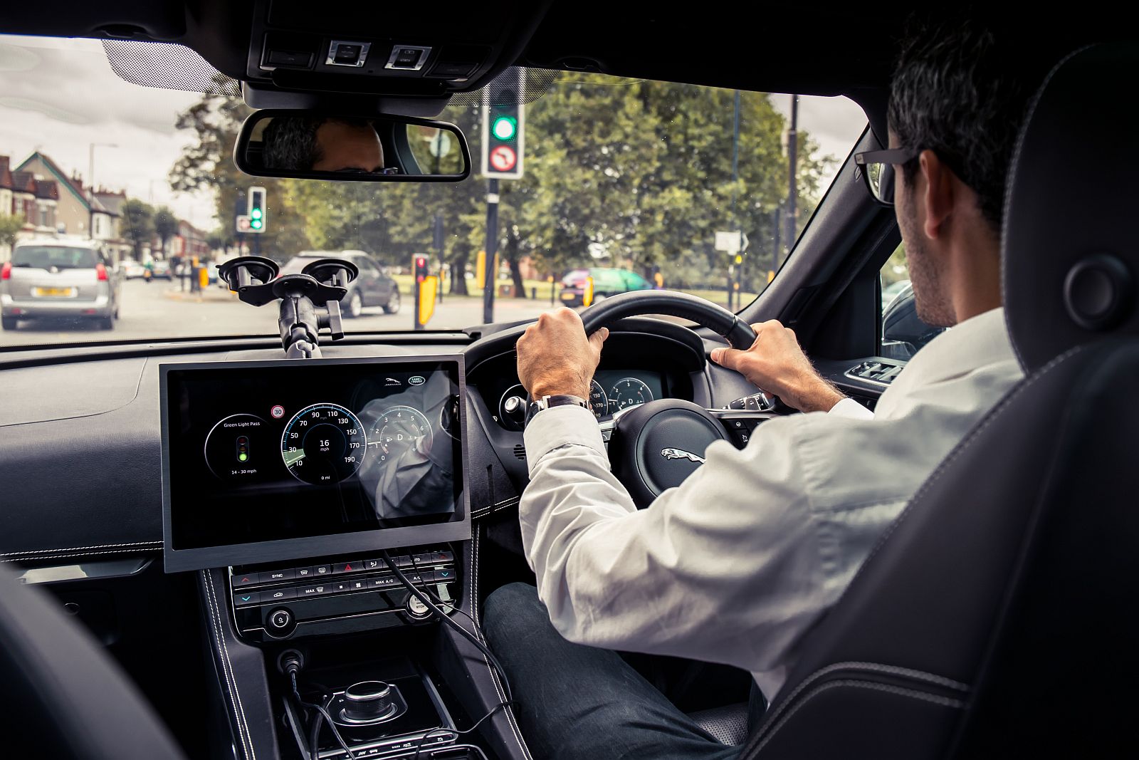 Jaguar Land Rover semaforos (1)