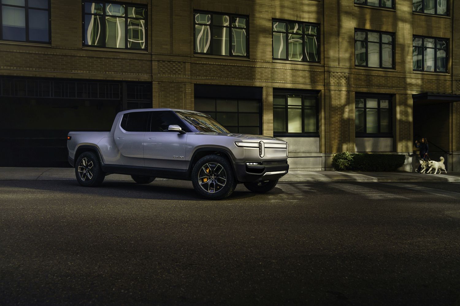 O.-Rivian_R1T_Urban