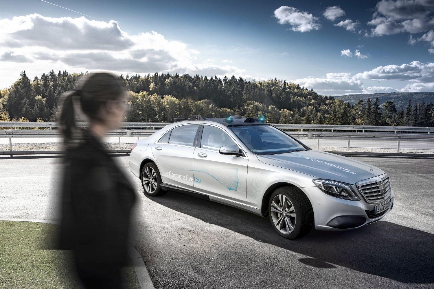 Mercedes-Benz FutureInsight: „Human first“: Empathie als Anker in der digitalen Transformation

Mercedes-Benz FutureInsight: “Human first”: empathy as anchor in the digital transformation