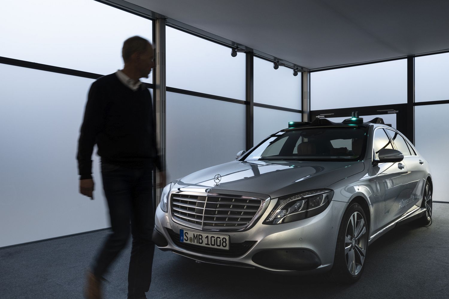Mercedes-Benz FutureInsight: „Human first“: Empathie als Anker in der digitalen Transformation

Mercedes-Benz FutureInsight: “Human first”: empathy as anchor in the digital transformation