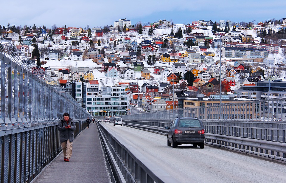 noruega_tromso-bridge-1180406_960_720