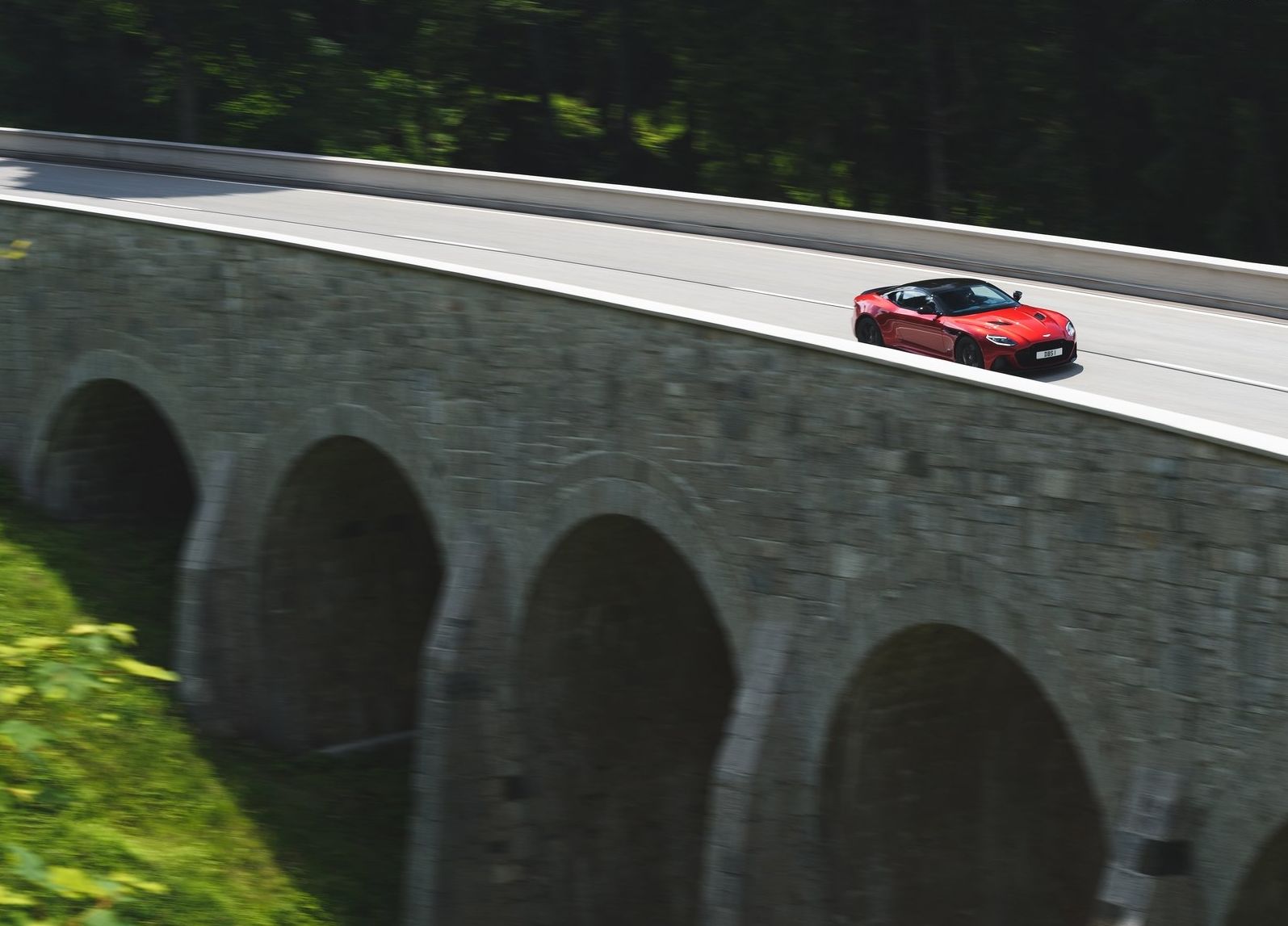 Aston_Martin-DBS_Superleggera-2019-1600-29