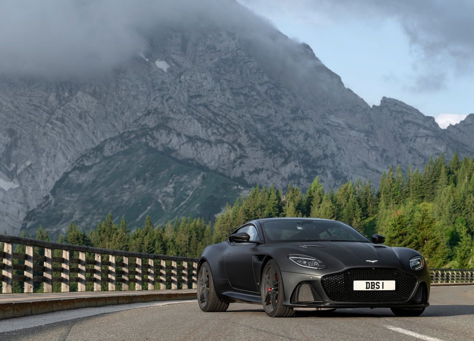Aston_Martin-DBS_Superleggera_Xenon_Grey-2019-1600-0e