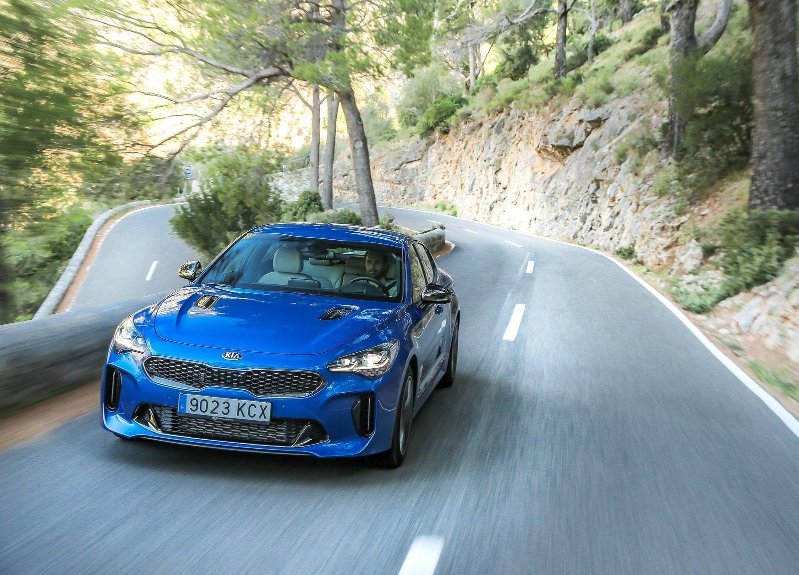 Kia-Stinger-2018-1600-45