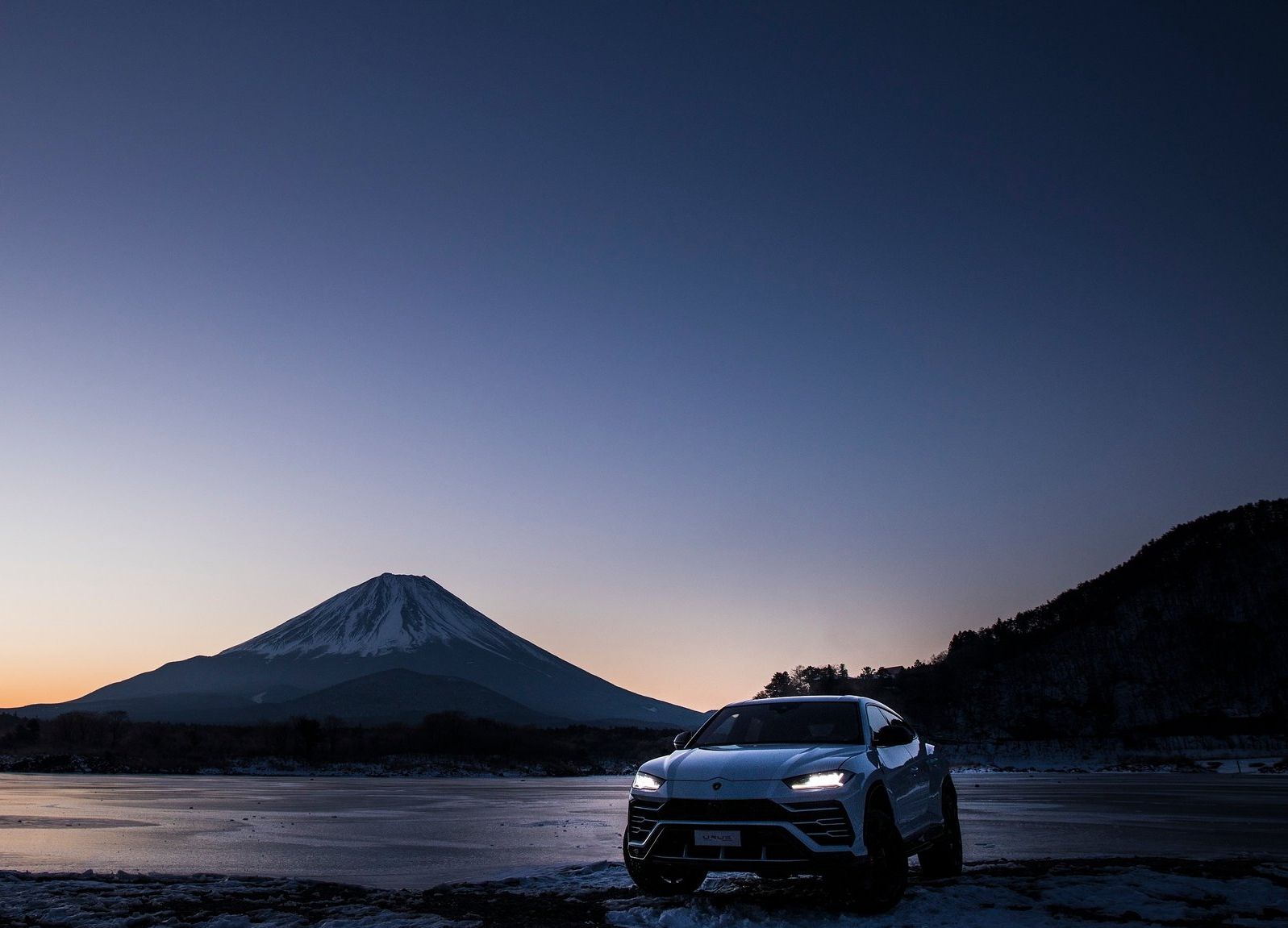 Lamborghini-Urus-2019-1600-0b
