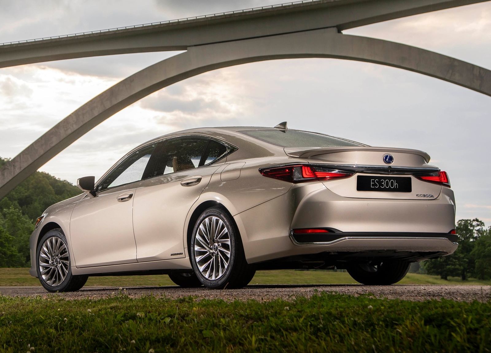 Lexus-ES-2019-1600-3d
