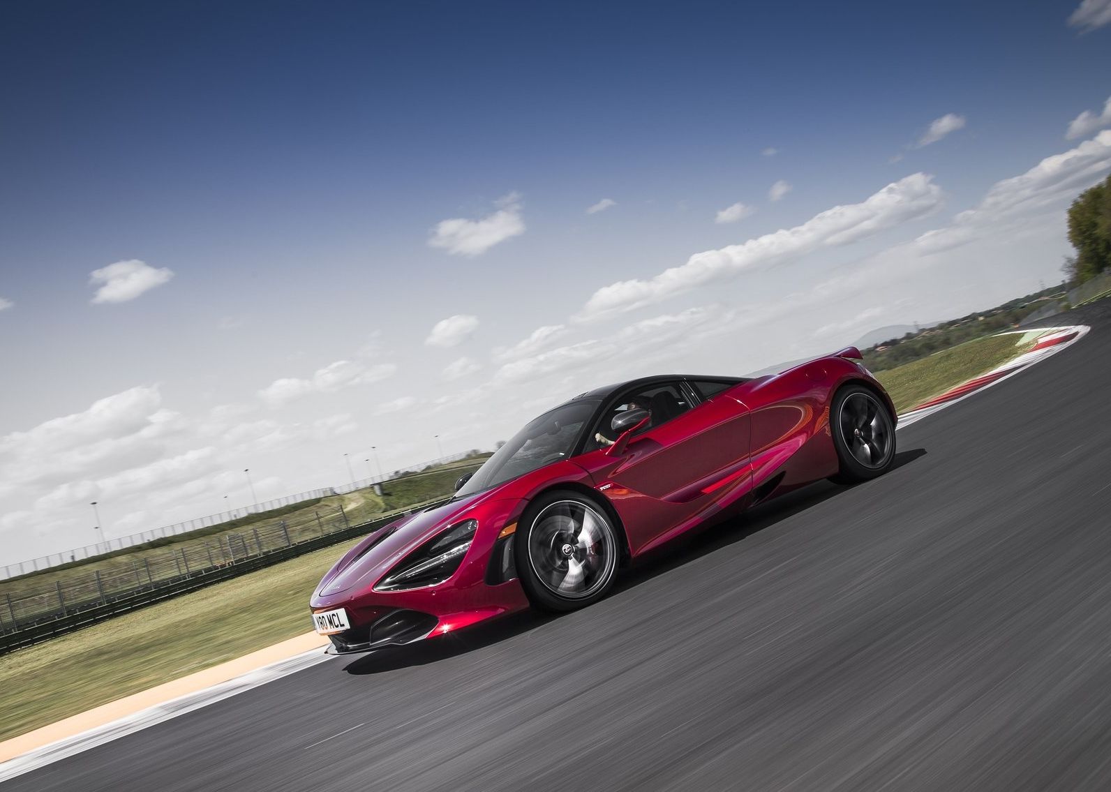 McLaren-720S-2018-1600-19