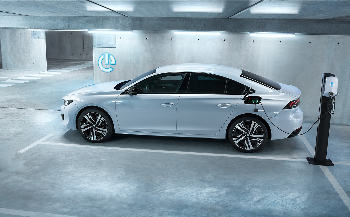 PEUGEOT 508 E 3008 HYBRID (7)