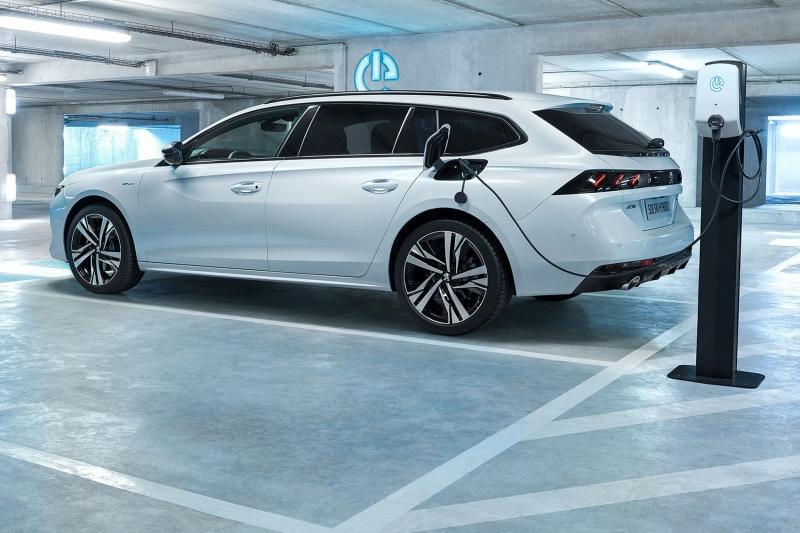 PEUGEOT_508PHEV_SW_1809PB_002