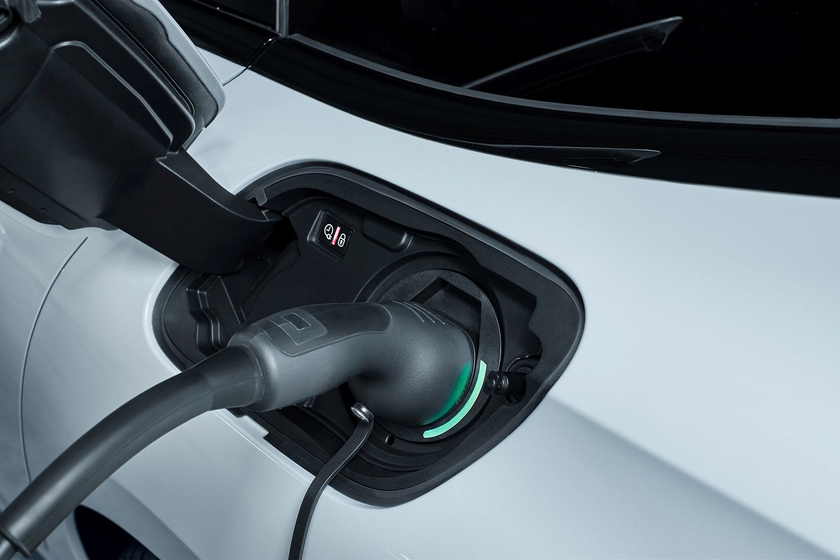 PEUGEOT_508PHEV_SW_1809PB_302