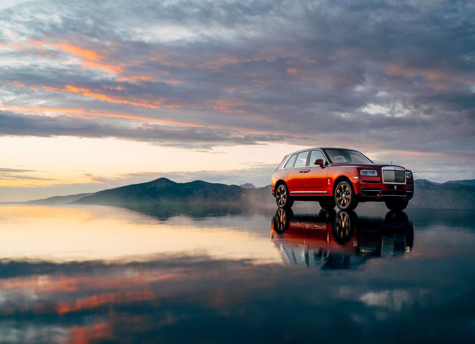Rolls-Royce-Cullinan-2019-1600-02