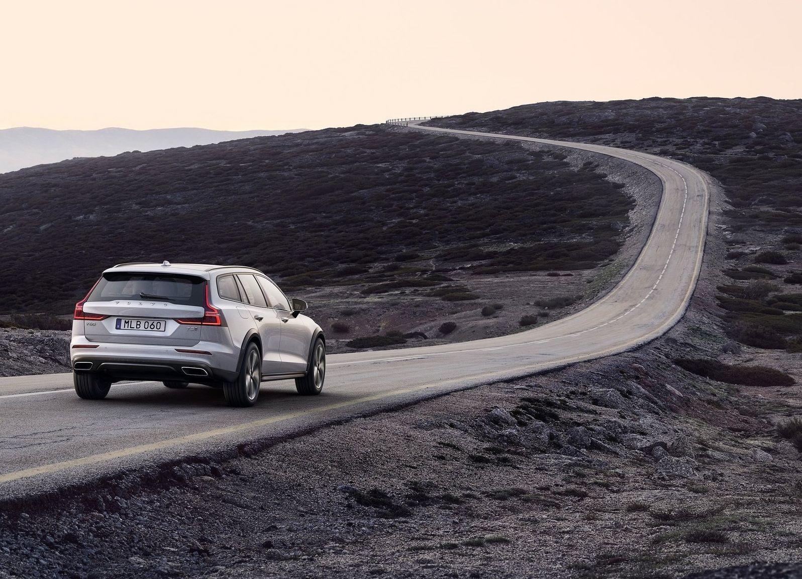 Volvo-V60_Cross_Country-2019-1600-07