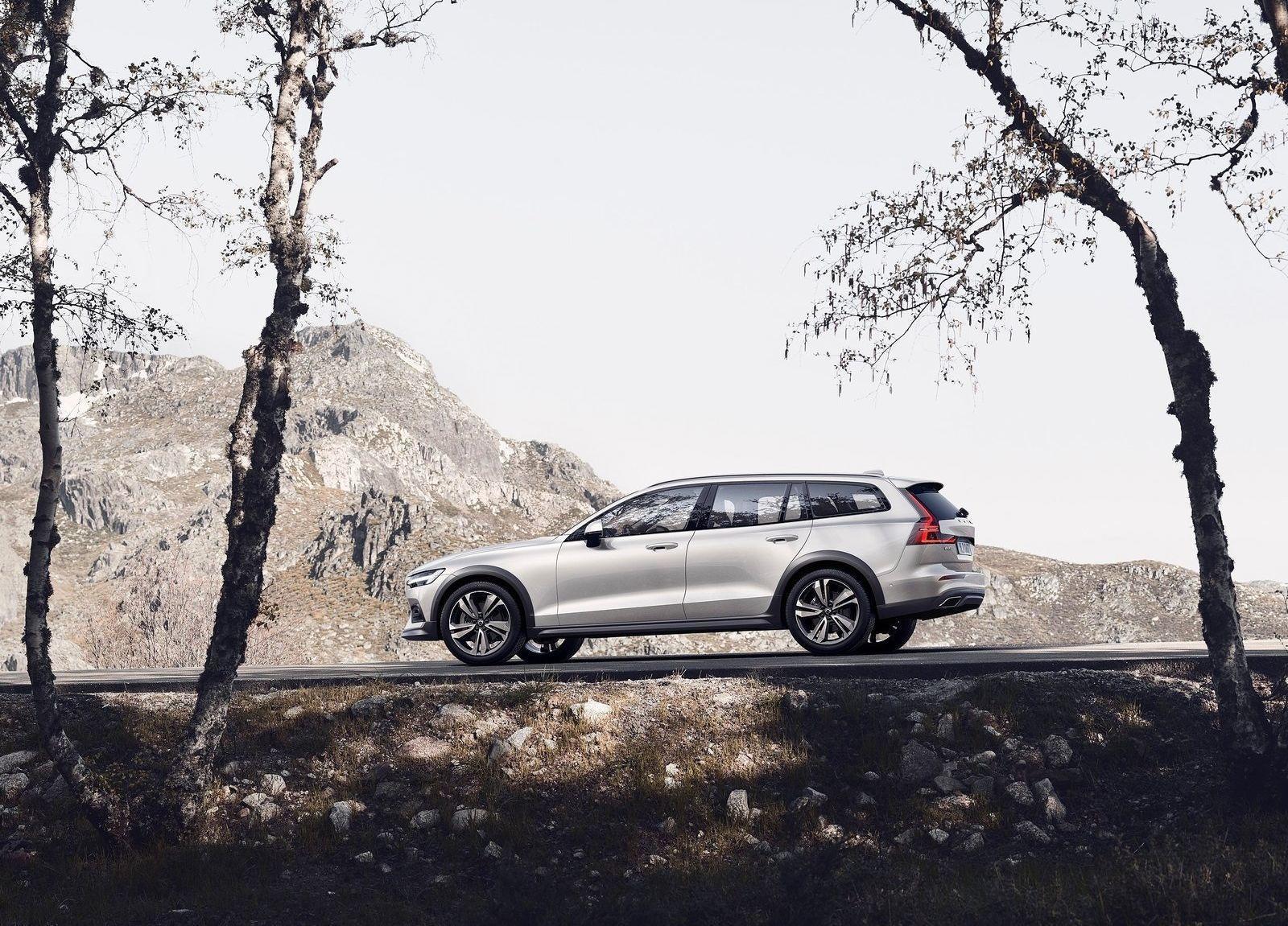 Volvo-V60_Cross_Country-2019-1600-08