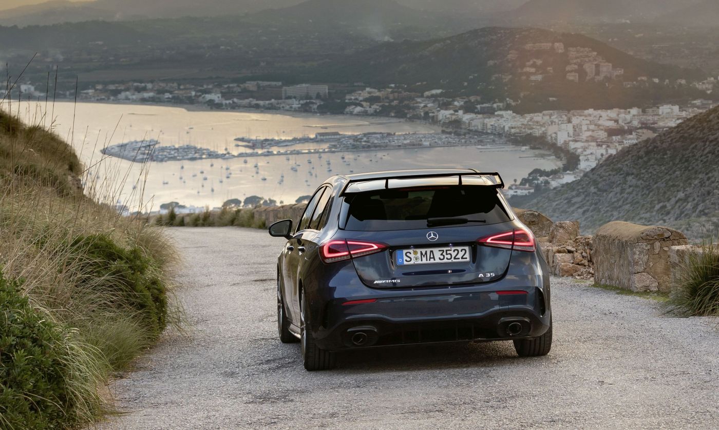 Mercedes-AMG A 35 4MATIC: Neuer Einstieg in die Welt der Driving PerformanceMercedes-AMG A 35 4MATIC: New entry-level model opens up the world of driving performance