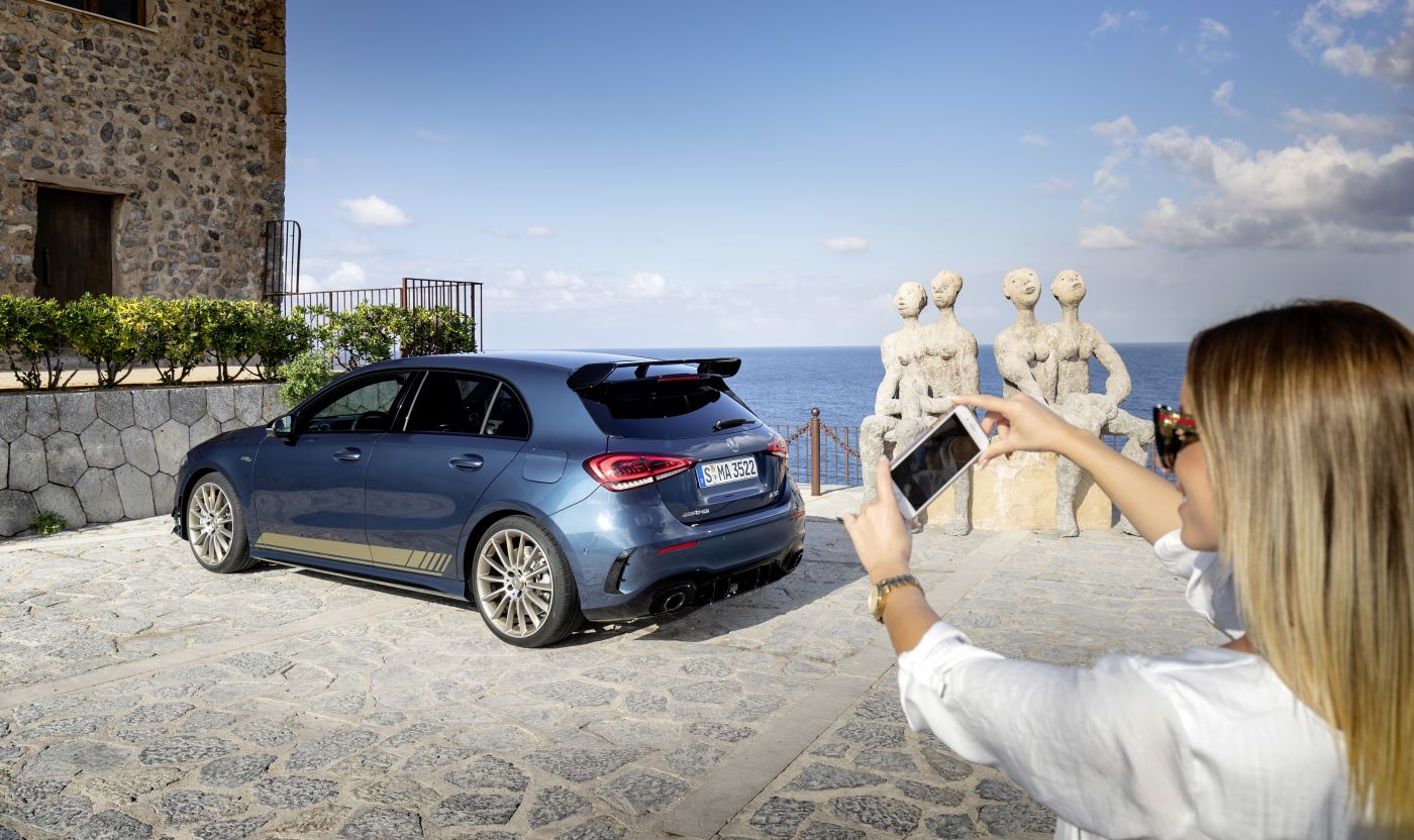 Mercedes-AMG A 35 4MATIC: Neuer Einstieg in die Welt der Driving Performance

Mercedes-AMG A 35 4MATIC: New entry-level model opens up the world of driving performance