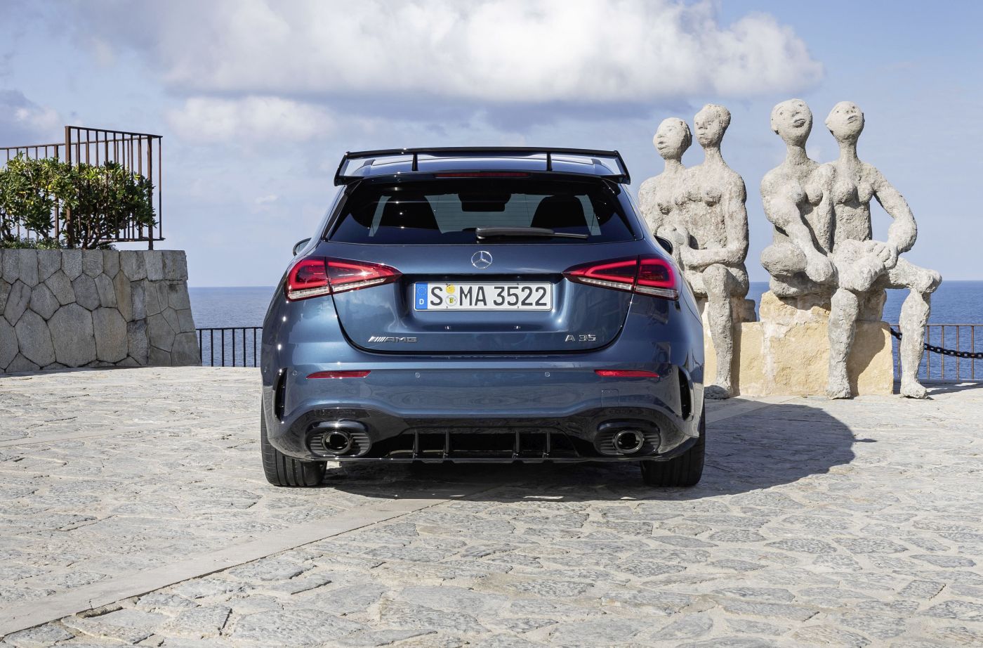Mercedes-AMG A 35 4MATIC: Neuer Einstieg in die Welt der Driving Performance

Mercedes-AMG A 35 4MATIC: New entry-level model opens up the world of driving performance