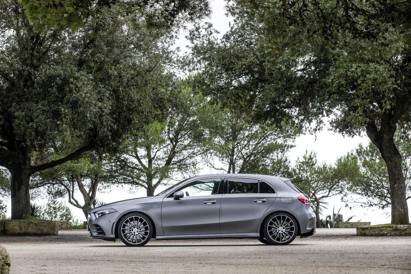 Mercedes-AMG A 35 4MATIC: Neuer Einstieg in die Welt der Driving Performance

Mercedes-AMG A 35 4MATIC: New entry-level model opens up the world of driving performance