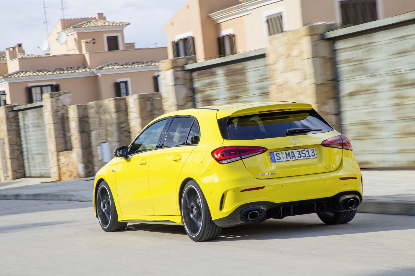 Mercedes-AMG A 35 4MATIC: Neuer Einstieg in die Welt der Driving Performance

Mercedes-AMG A 35 4MATIC: New entry-level model opens up the world of driving performance