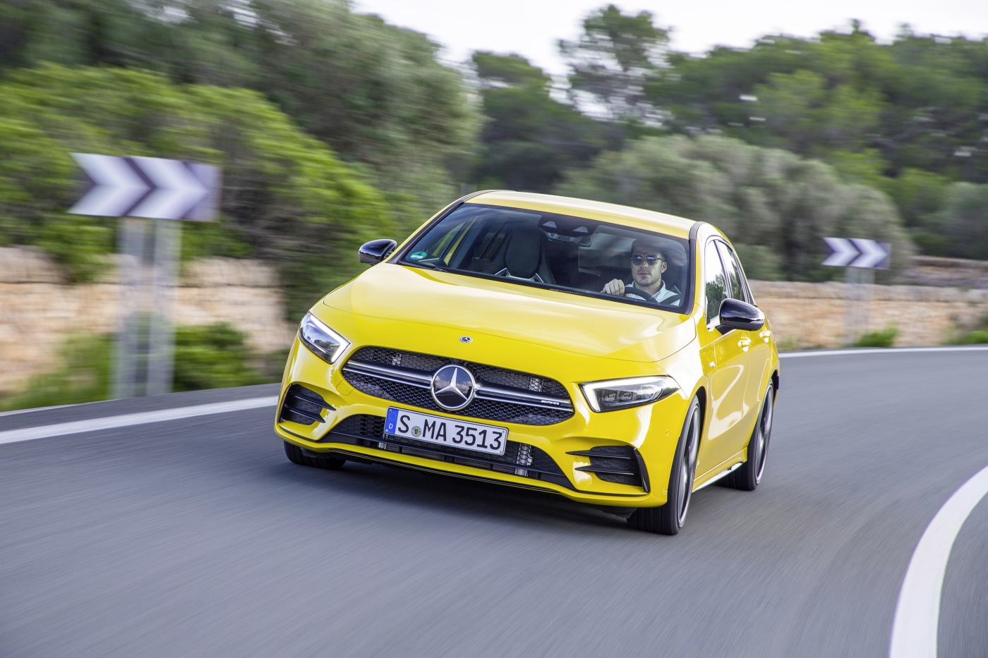 Mercedes-AMG A 35 4MATIC: Neuer Einstieg in die Welt der Driving Performance

Mercedes-AMG A 35 4MATIC: New entry-level model opens up the world of driving performance