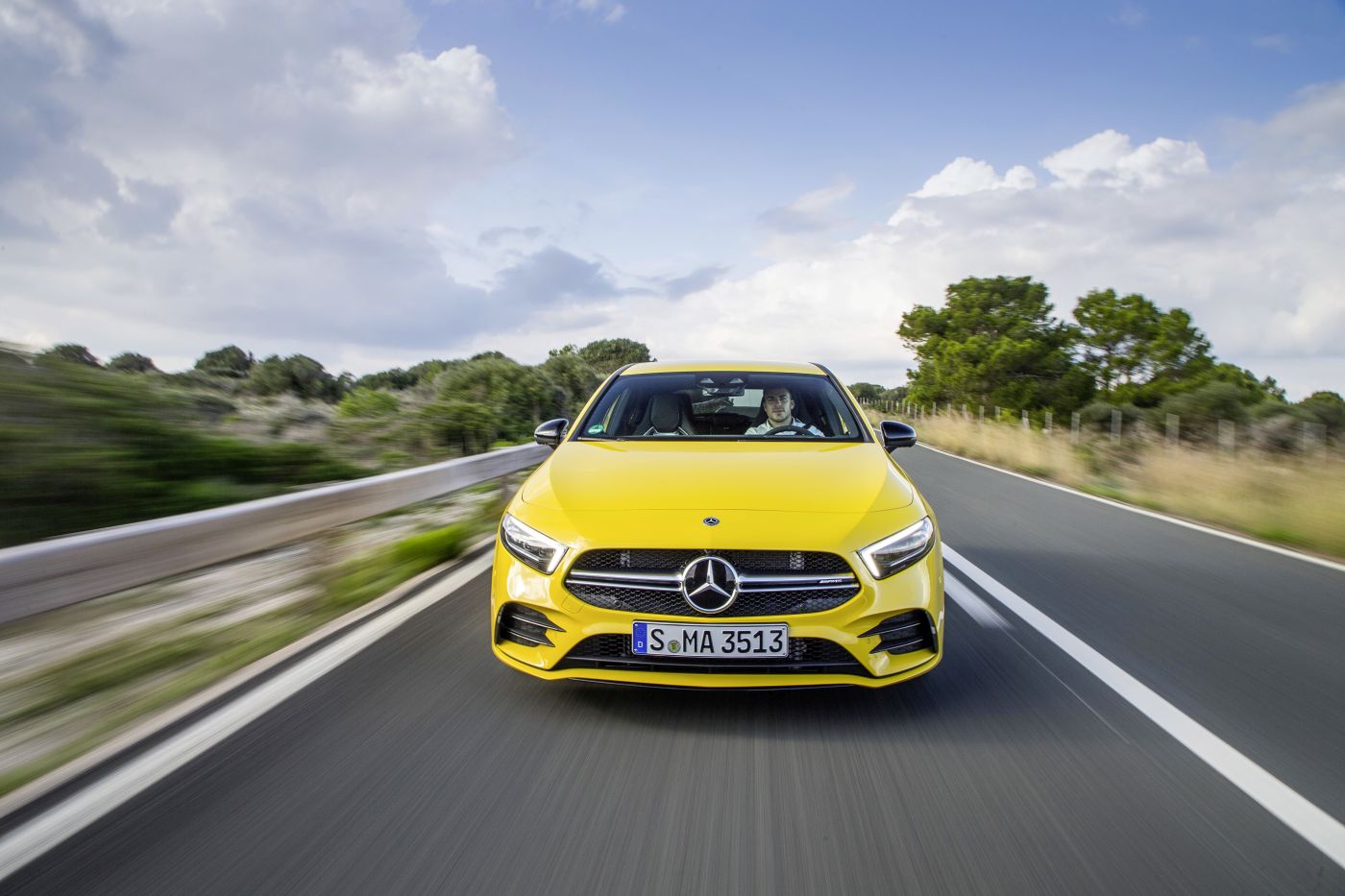 Mercedes-AMG A 35 4MATIC: Neuer Einstieg in die Welt der Driving Performance

Mercedes-AMG A 35 4MATIC: New entry-level model opens up the world of driving performance